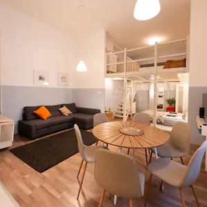 https://klau33-cozy-apartment-in-party-district.inbudapesthotels.com